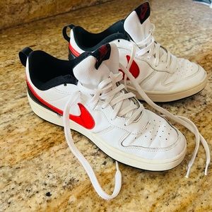 Nike Youth 6.5 Sneakers Used